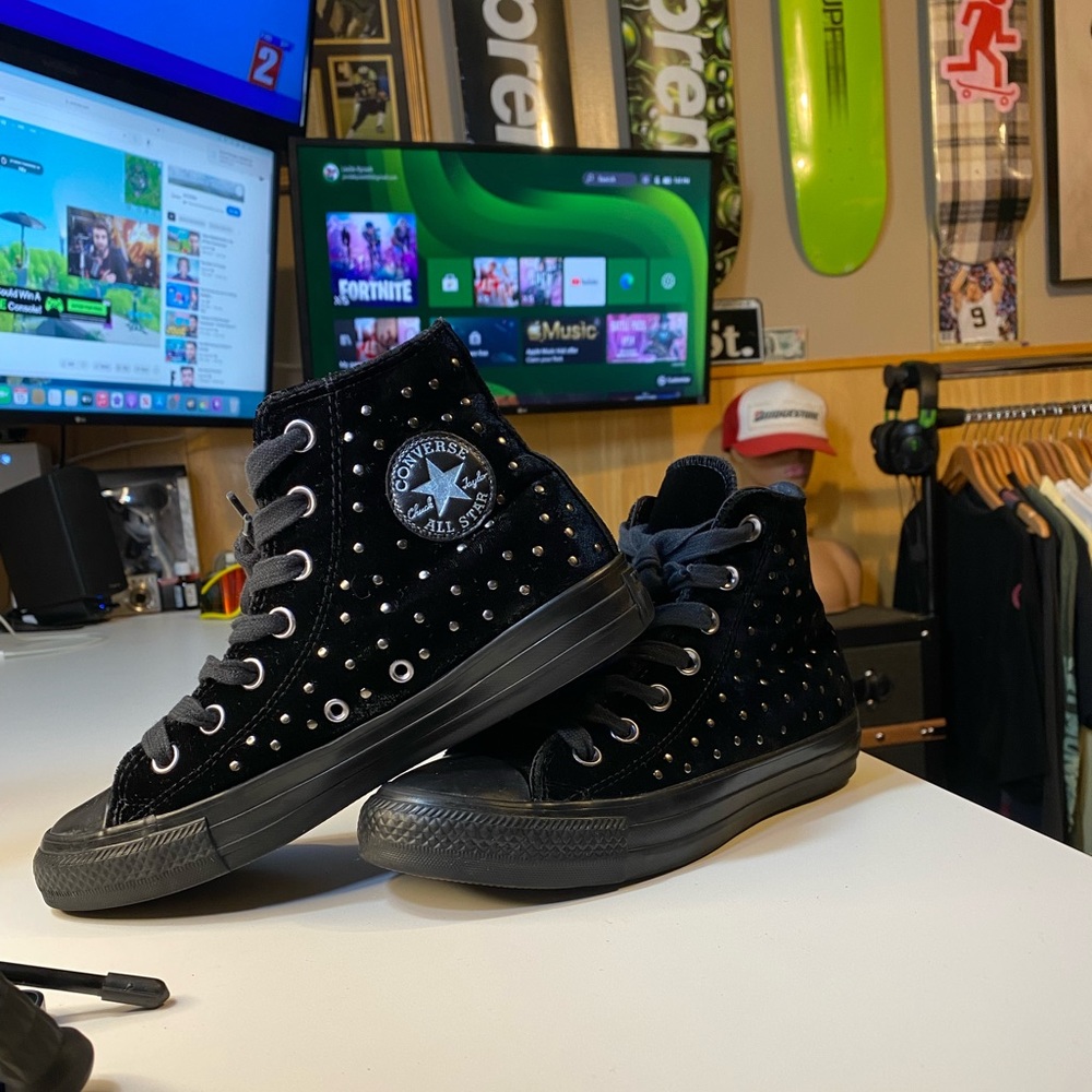Woman’s size 6 Converse Ctas Lux Mid Black/Black/Black